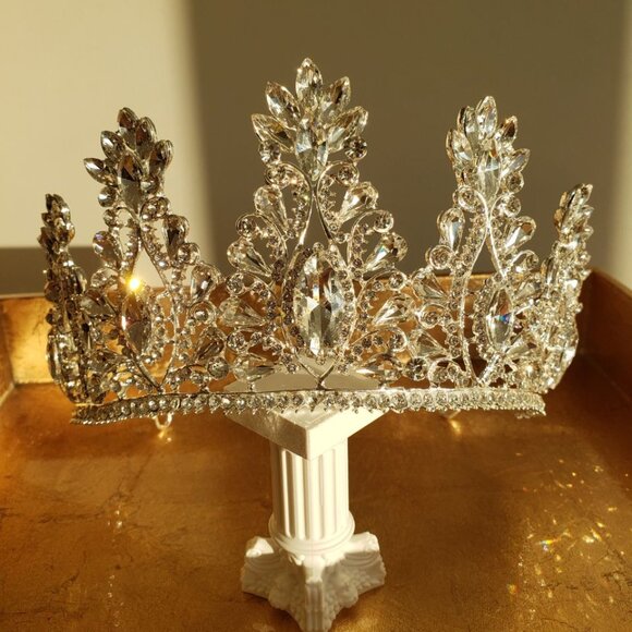 NEW Lotus Tiara Large Silver colored tiara with silver / clear rhinestones - Picture 5 of 7